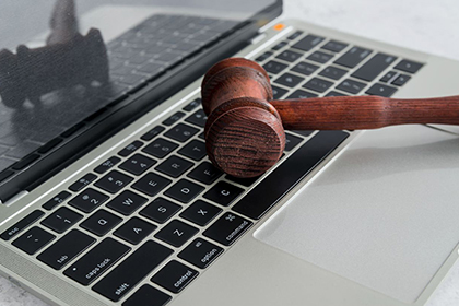 Правительство одобрило перевод работы судов максимально в онлайн