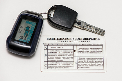 КС не стал рассматривать жалобу на отказ в выдаче российского водительского удостоверения